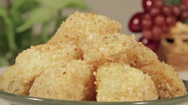 Potatoes with a crispy crust, baked in the oven