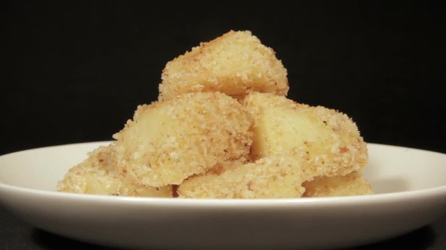 Potatoes with a crispy crust, baked in the oven