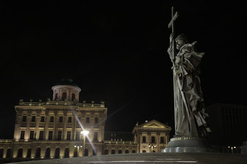 monument of Vladimir at night