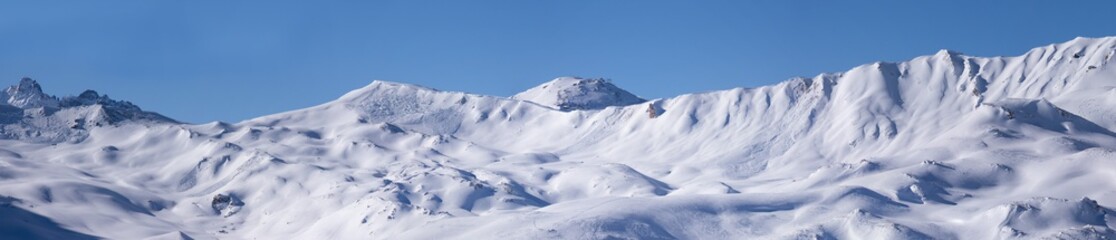 Bergpanorama im Winter: Ischl-Engadin