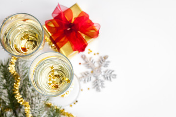 Obraz na płótnie Canvas glasses of champagne and Christmas ornaments top view