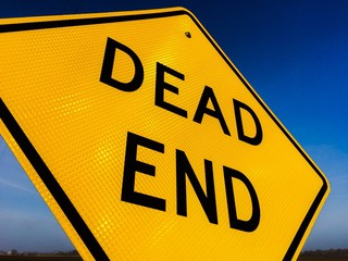 Dead end traffic sign with blue sky in the background 