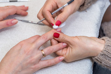 Obraz na płótnie Canvas woman doing manicure in beauty salon close-up