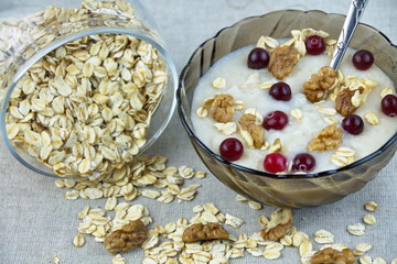 овсяный кисель с клюквой и грецким орехом 