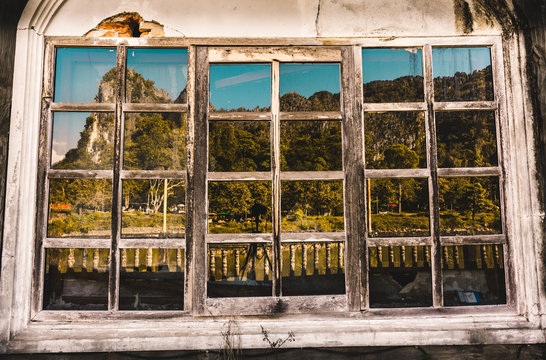 Fototapeta vintage window with mountain as reflections