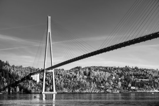 Fototapeta Black and white photo of Skarnsund Bridge