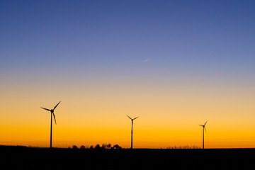 aufgehende Sonne Windkraftanlage Windrad