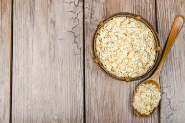 rolled oats in wooden bowl