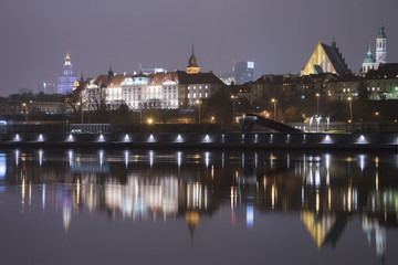 Obraz premium Warsaw, night along the river