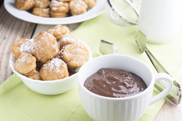 Chocolate with buñuelos
