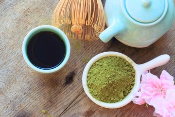 hot green tea with powder