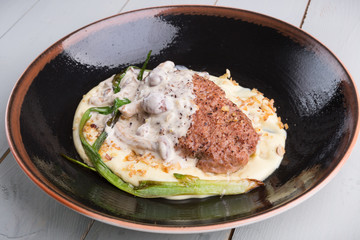 Beef cutlet with garnish