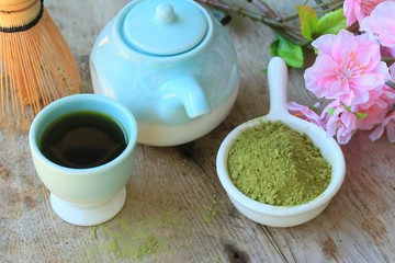 hot green tea with powder