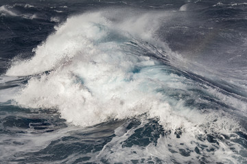 Panele Szklane Podświetlane  fala oceaniczna na Oceanie Indyjskim podczas burzy