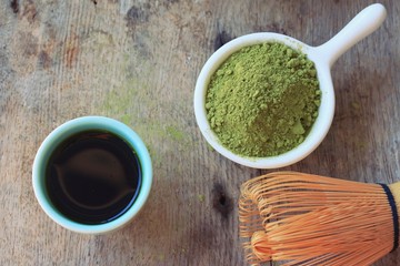 hot green tea with powder