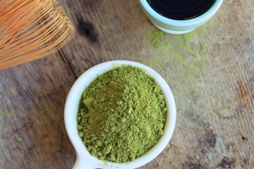 hot green tea with powder