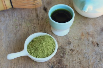 hot green tea with powder