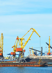 Obraz premium Cargo crane, ship, train and coal