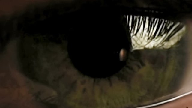 Eye zoom into iris and pupil