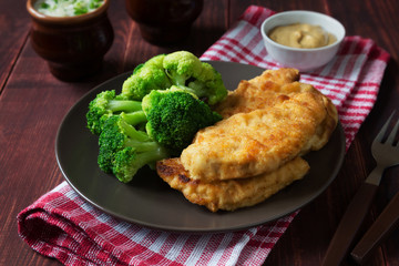 Chicken schnitzel and broccoli with mustard