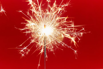Naklejka premium Christmas sparkle on red background