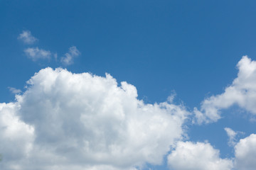 Fototapeta na wymiar the white clouds floating on a background of blue sky