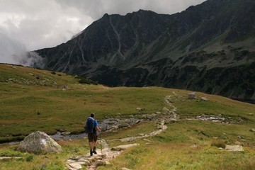 idyllischer Wanderweg in der Hohen Tatra