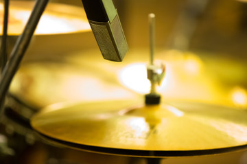 Recording in the Studio. Microphone and plate from the drum. Reh