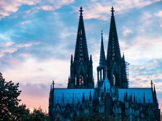Naklejka premium rooftop of cologne cathedral in cold colors