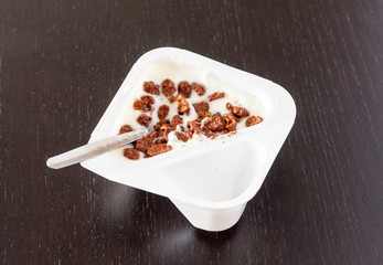 A pot of vanilla yogurt with chocolate crispies on top