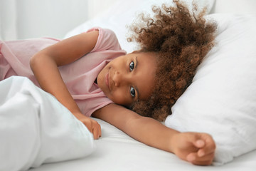Obraz na płótnie Canvas Little African American girl resting in bed