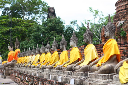 The attitude of meditation statues surround the temple area