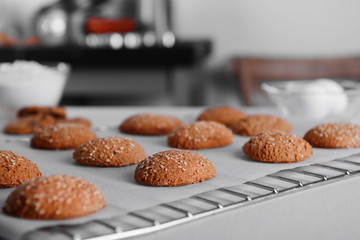 Freshly baked cookies on tray rack