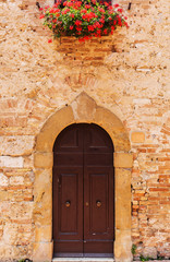 Fototapeta na wymiar door of an old building in San Gimignano