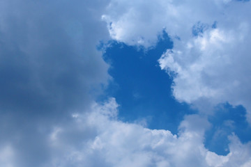 雲が流れる様子