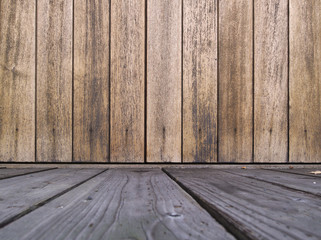 ウッドデッキと連続した壁