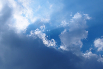 雲が流れる様子