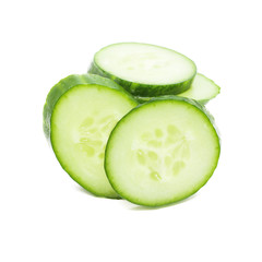 Огурцы свежие изолированные на белом фоне