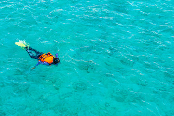 Fototapeta na wymiar Snorkeling in tropical Maldives island .