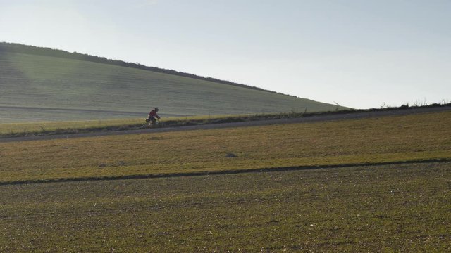 promenade à vélo dans la campagne