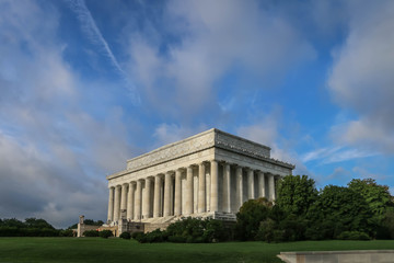 Fototapeta na wymiar Lincoln Memorial on Cloudy Day