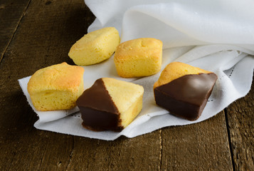 Biscotti con ripieno di mela