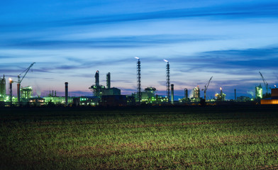 Fototapeta na wymiar View of the industrial landscape at night