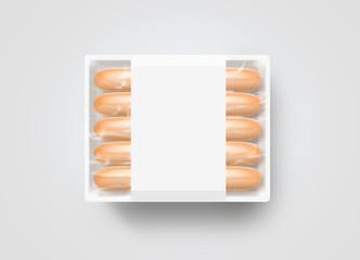 Sausages in blank white plastic disposable box mockup, isolated, 3d rendering. Snack packaging design mock up. Meat in polythene pouch template.