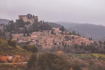 Obraz premium Castelnou, France