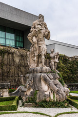 Obraz premium Antique statue in garden of Mirabell Palace. Salzburg, Austria.
