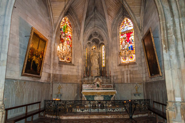 Fototapeta na wymiar Intérieur de la cathédrale Saint-Trophime à Arles
