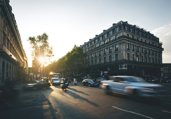 Obraz na płótnie Canvas Evening light in the Streets - Paris