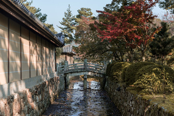 Fototapeta na wymiar 秋の京都嵐山　庭園の石橋