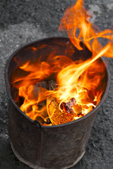 Obraz premium Chinese funeral ceremony burning in flames